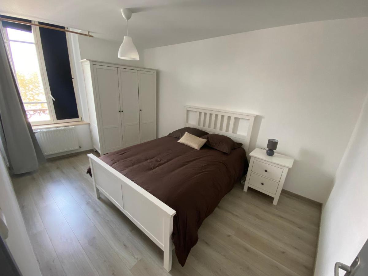 Joli Appartement Avec Parking Gratuit Sur Place Givet Exterior foto